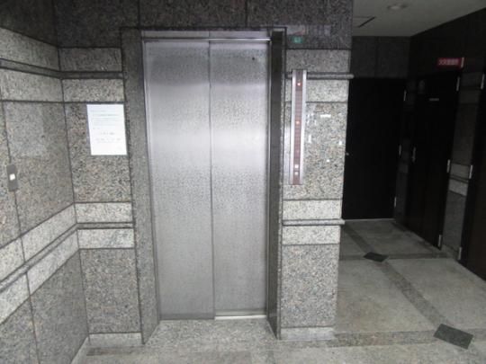 【建物外観】　エレベーター付き