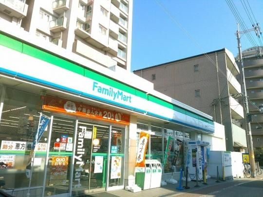 【周辺】　ファミリーマート加島駅東口店：221m