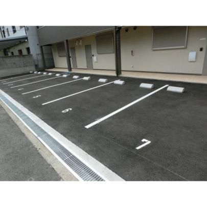 【その他】　駐車場入居者一万円