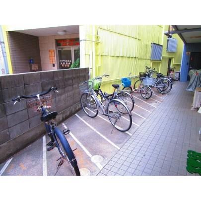 【建物外観】　自転車置き場